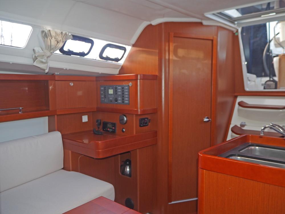 Saloon, Accommodation